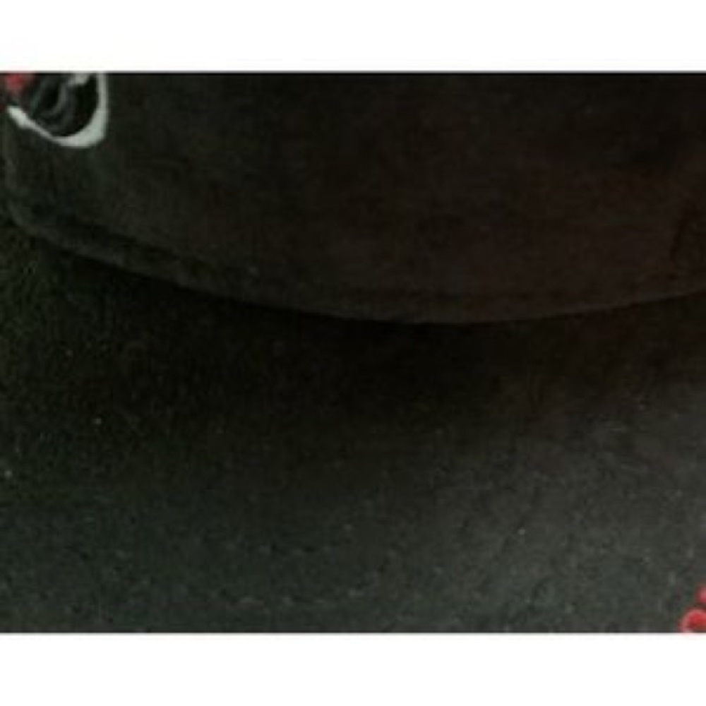 Reebok Black Cap with Red Buccaneers Flag Logo - Picture 4 of 4